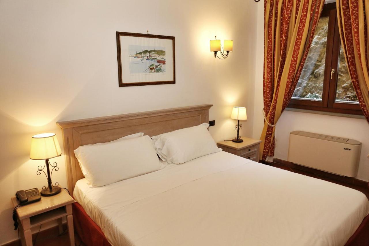 Albergo Filippo II Порто Санто Стефано Экстерьер фото